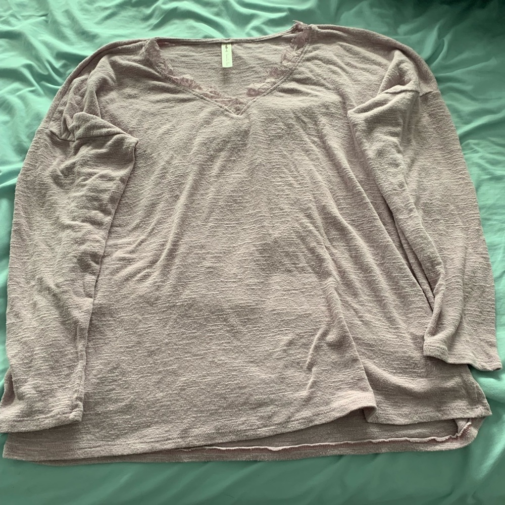 XL lilac colored long sleeve top